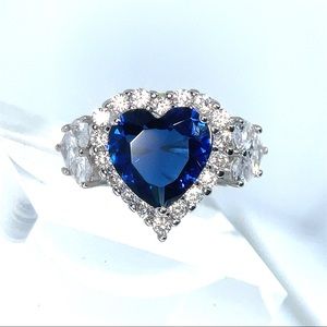 Sapphire blue crystal heart ring band royal halo amour heart shaped jewelry 18k